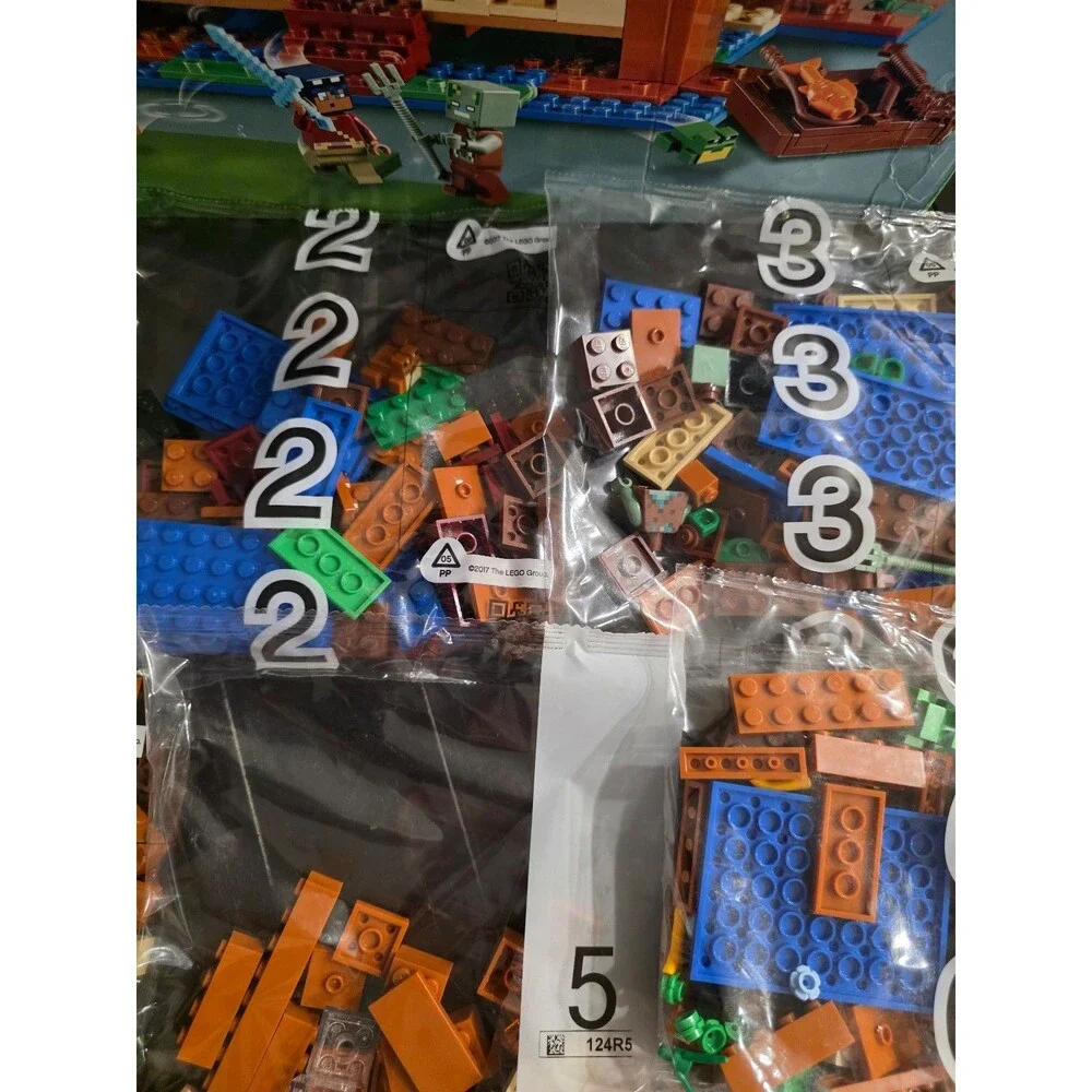 Lego Minecraft The Frog House 21256 NEW
